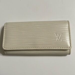 Louis Vuitton white epi 4key holder